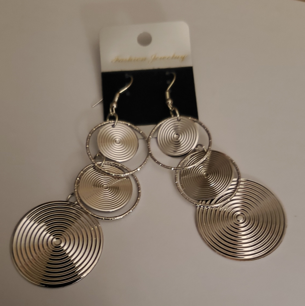 Fashion jewelry dangling earrings